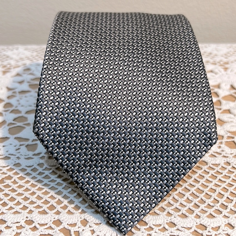 Geoffrey Beene silk tie